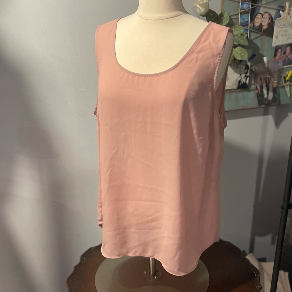 Sleeveless dusty rose shell